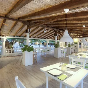 Hotel Acrotel Athena, Elia Nikitis
