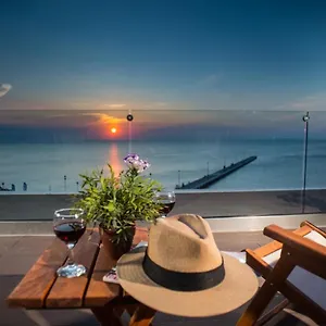 peraia-rooms.hotels-of-thessaloniki.com/
