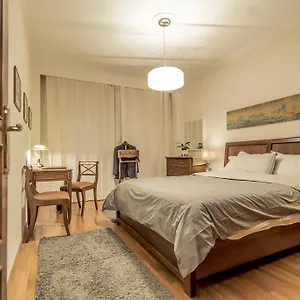 elegant-supercentral-apartment.hotels-of-thessaloniki.com/